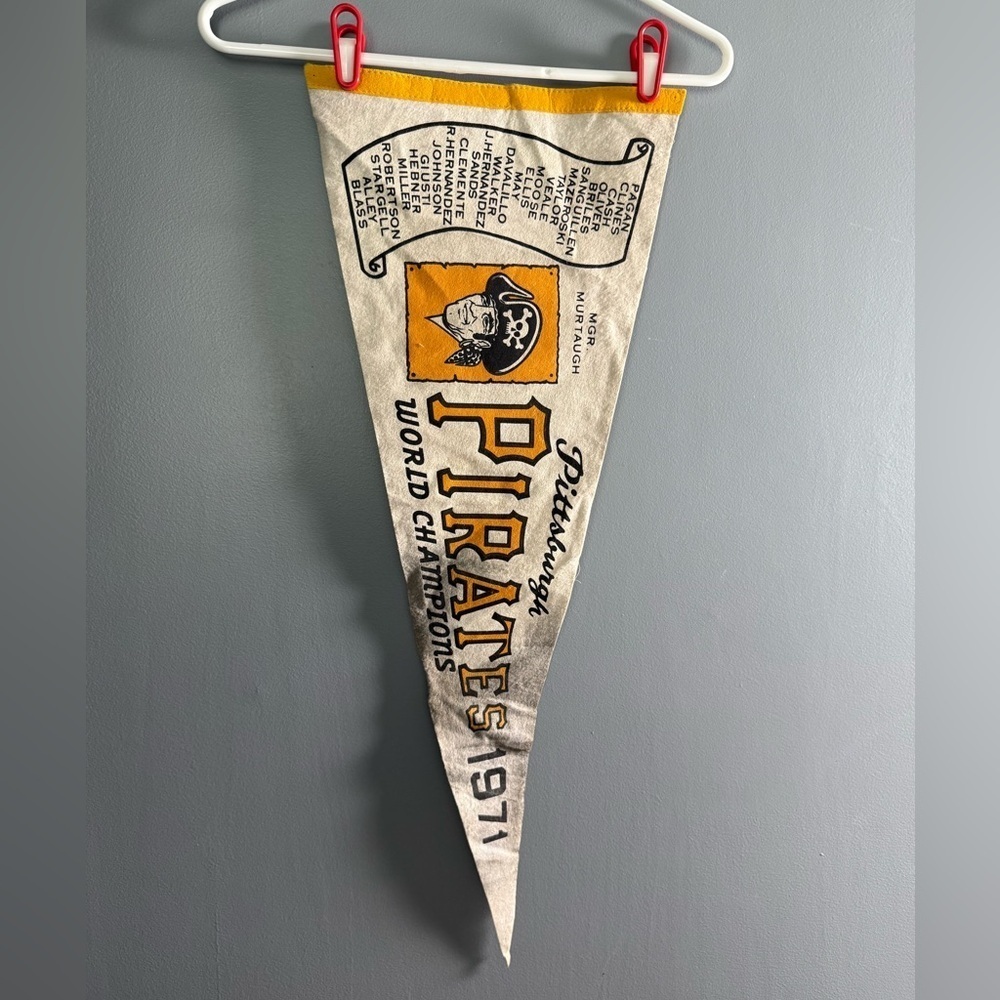 Pittsburgh Pirates 1971 World Champions wool Felt Pennant Vintage MLB 29" x 11"